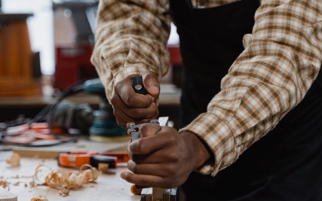 4 Basic Woodworking Tools to Kickstart Your Craft